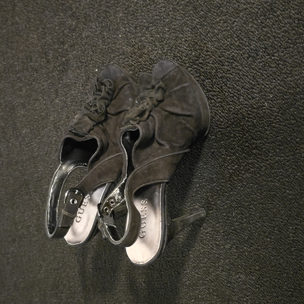 Black Guess heels - Picture 5 of 7